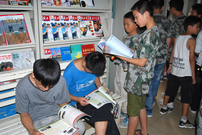 洛陽東方外國語學校新生軍營參觀